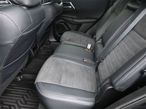 Used 2024 Mitsubishi Outlander SE image 19