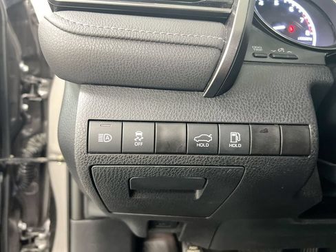 Used 2022 Toyota Camry SE FWD image 17