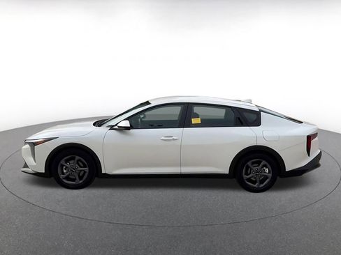 Used 2025 Kia K4 LXS image 11