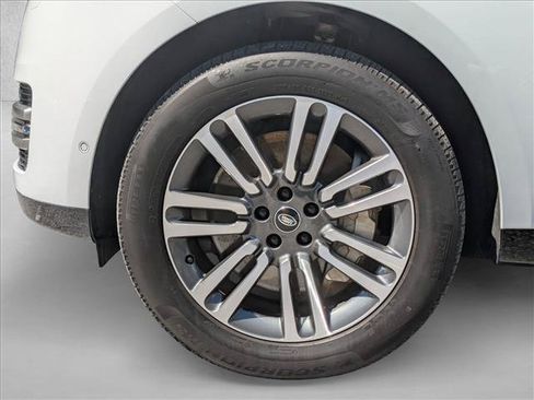 Used 2025 Land Rover Range Rover Long Wheelbase SE AWD/4WD image 9