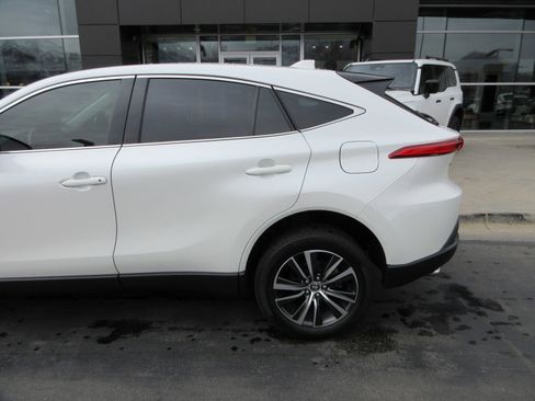 Used 2021 Toyota Venza LE image 5