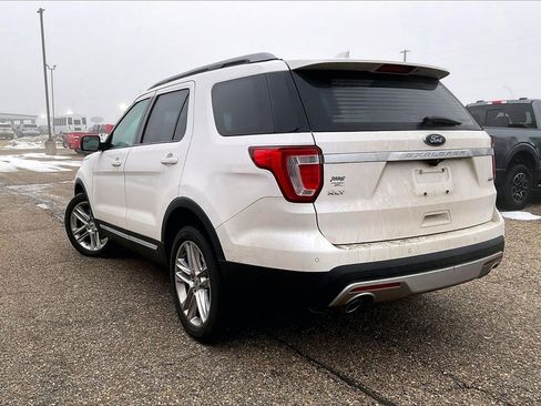 Used 2017 Ford Explorer XLT w/ Equipment Group 202A image 3