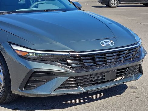Used 2025 Hyundai Elantra SE FWD image 7