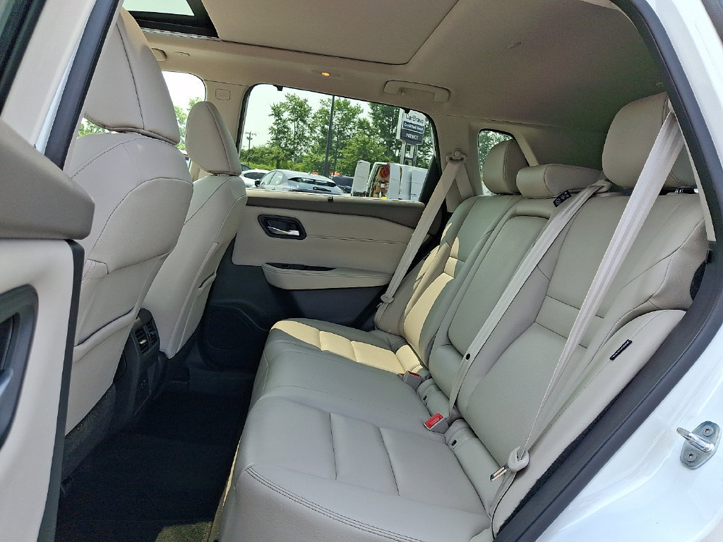 Certified 2022 Nissan Rogue SL w/ SL Premium Package AWD/4WD image 11