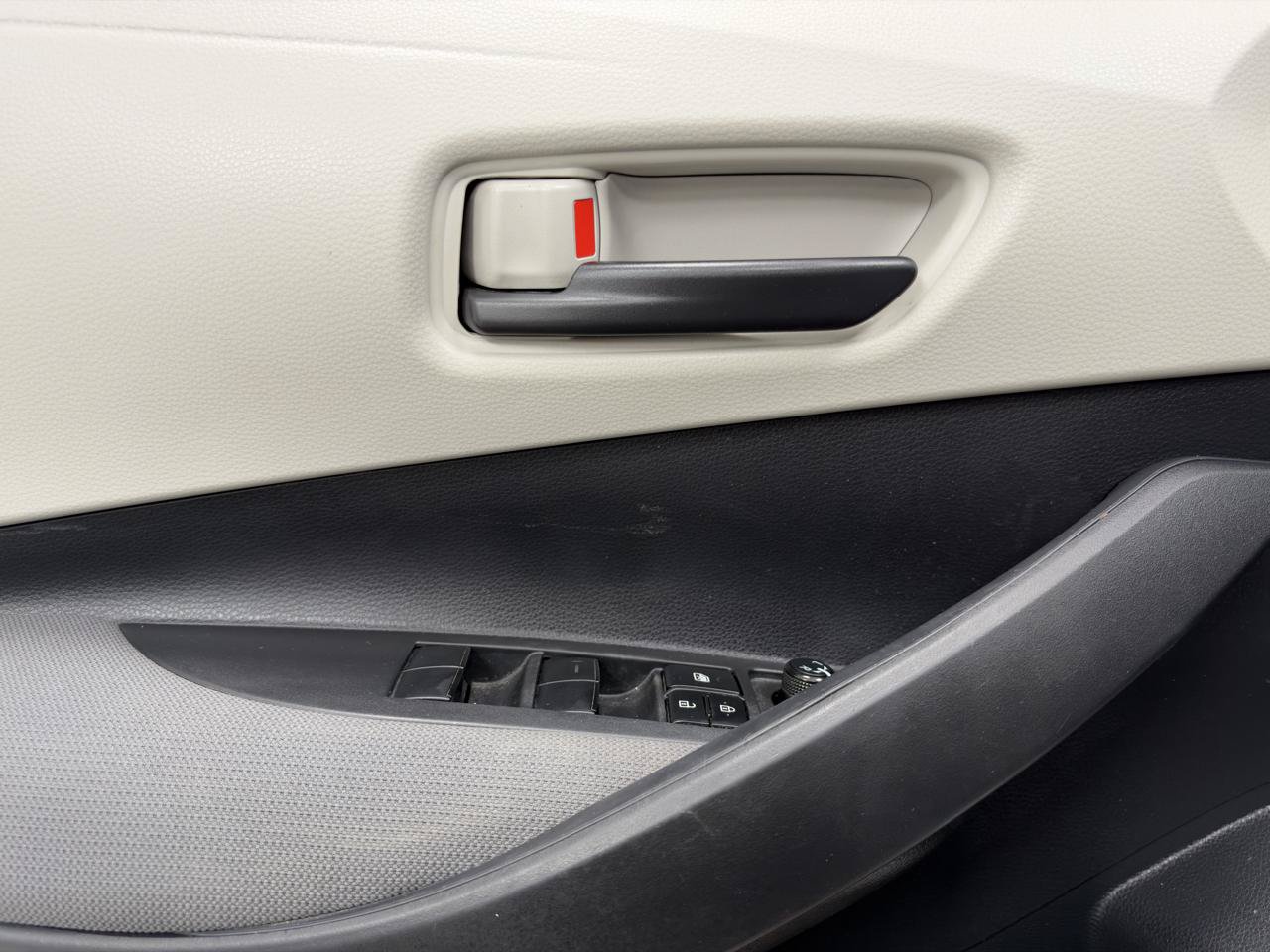 Used 2022 Toyota Corolla LE FWD image 15