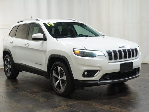 Used 2019 Jeep Cherokee Limited image 1