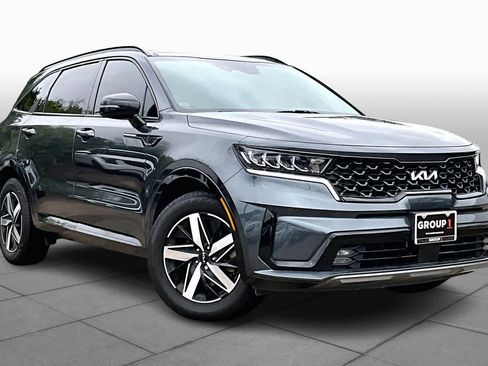 Used 2022 Kia Sorento EX w/ Panoramic Sunroof Package image 3