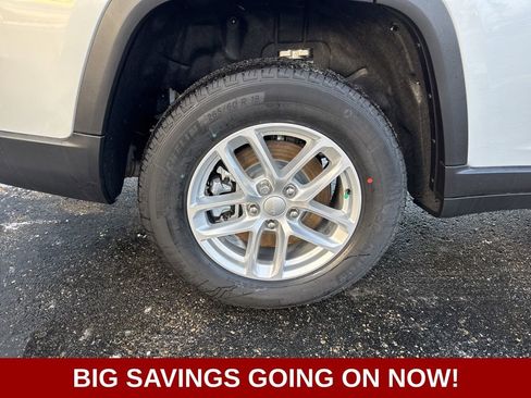 New 2025 Jeep Grand Cherokee L Laredo image 12