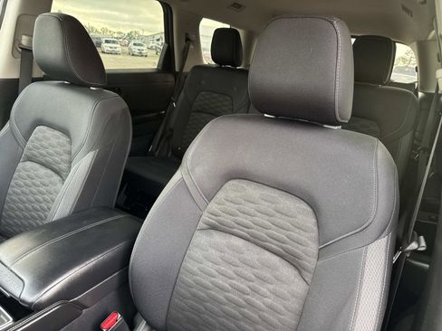 Used 2023 Nissan Pathfinder SV image 22