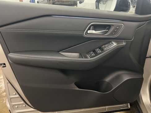 New 2026 Nissan Rogue Platinum image 25