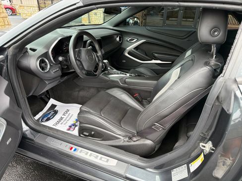 Used 2016 Chevrolet Camaro LT RWD image 3