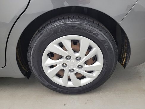 Used 2020 Hyundai Elantra SE FWD image 31