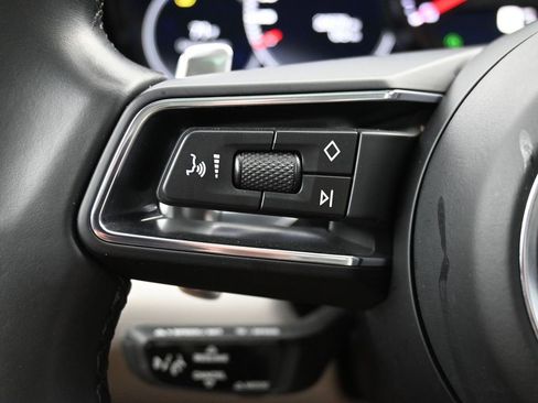 Used 2022 Porsche Panamera image 11