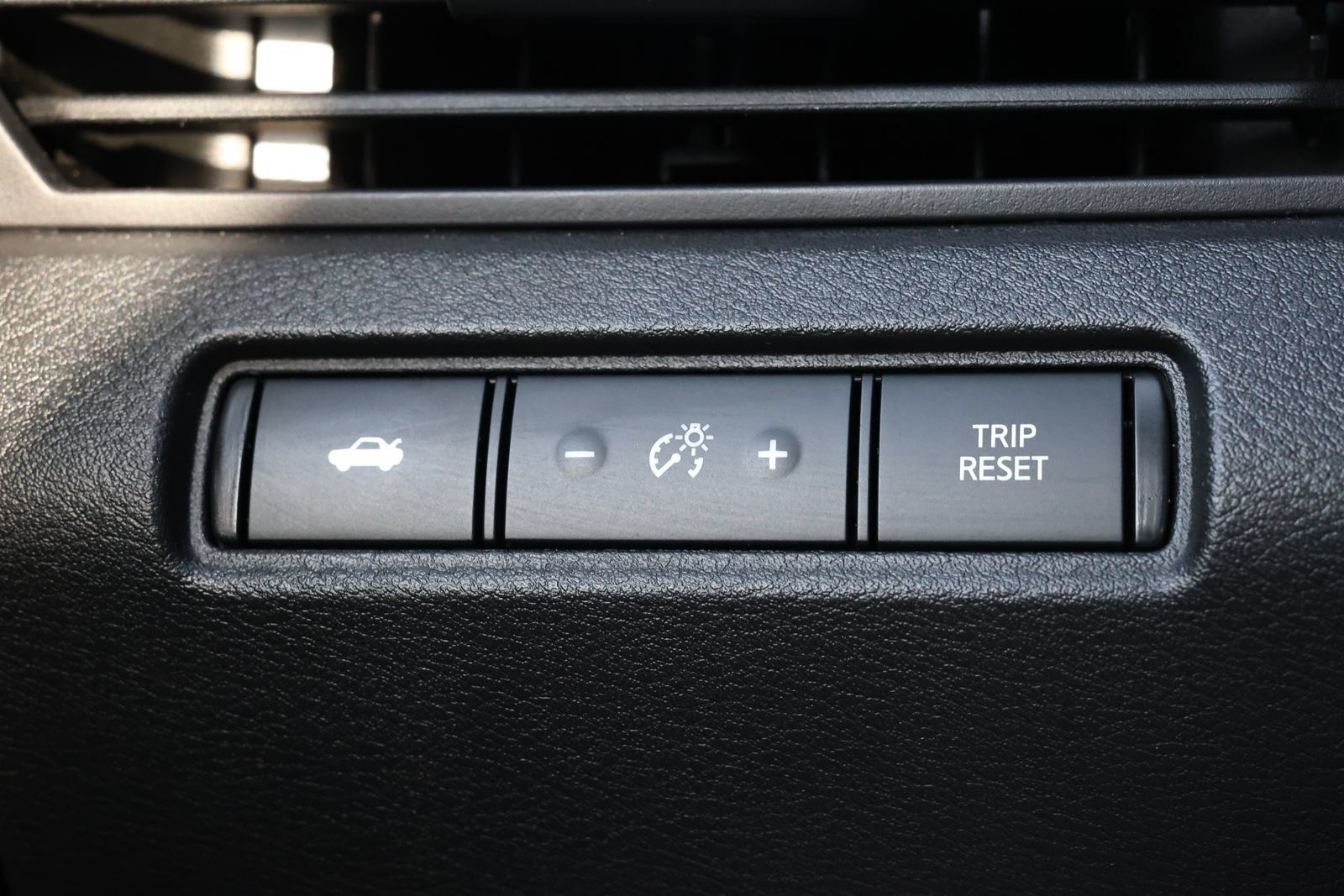 Used 2024 Nissan Altima 2.5 SV FWD image 23