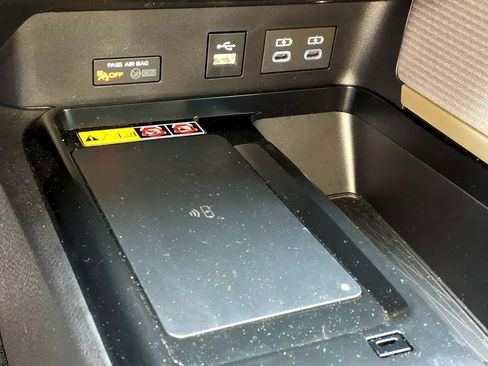 Certified 2025 Toyota Camry SE w/ Convenience Package image 17