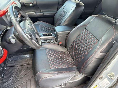 Used 2020 Toyota Tacoma TRD Sport AWD/4WD image 5