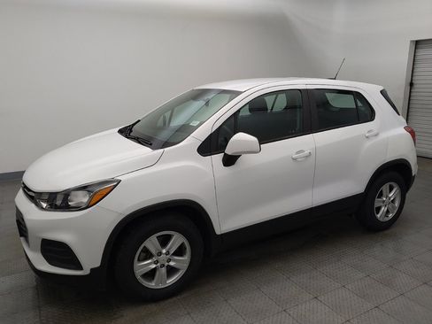 Used 2020 Chevrolet Trax LS w/ LPO, Cargo Package FWD image 2