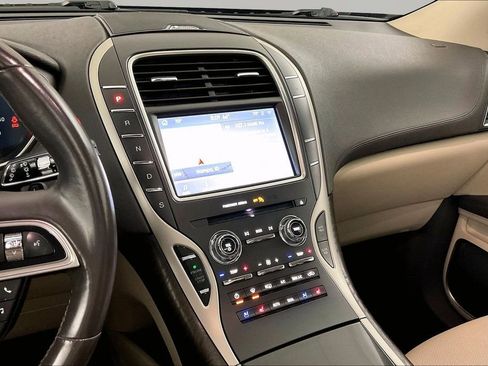 Used 2020 Lincoln Nautilus Reserve image 9