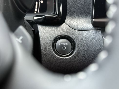 Used 2025 Toyota Camry SE image 4