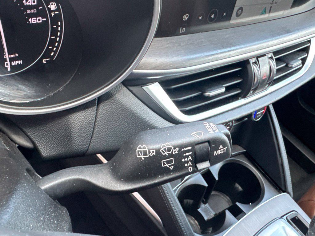 Used 2023 Alfa Romeo Stelvio Ti AWD/4WD image 39