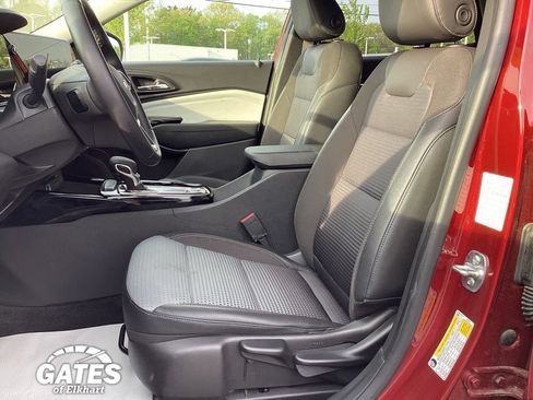 Used 2025 Chevrolet Trax LT w/ LT Convenience Package FWD image 14