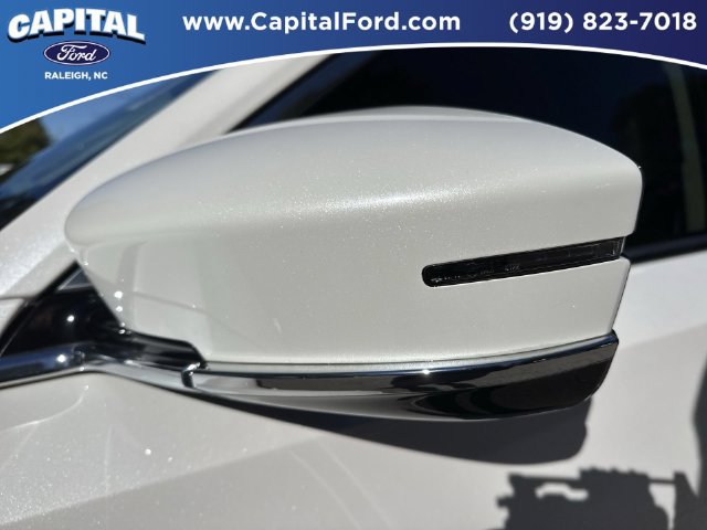 Used 2023 Acura MDX SH-AWD image 12