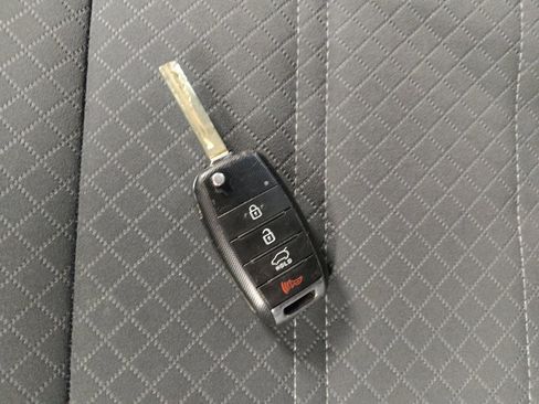 Used 2018 Kia Sorento LX image 32