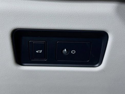 Used 2025 Jaguar F-PACE R-Dynamic S image 10