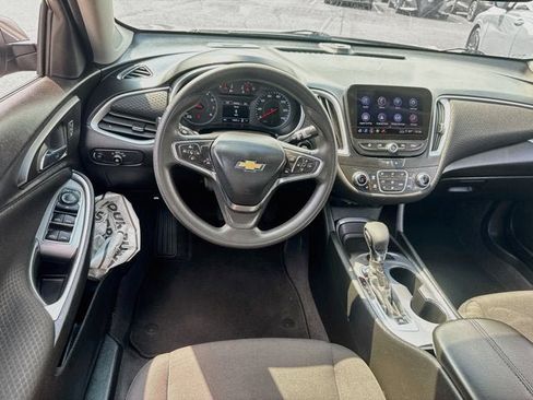 Used 2023 Chevrolet Malibu LT FWD image 18