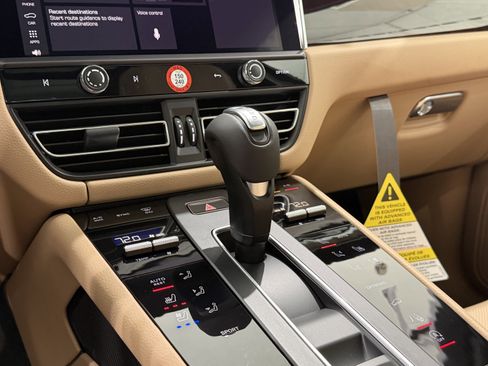 New 2026 Porsche Macan image 37