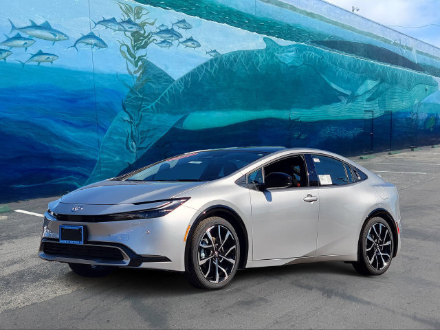 New 2027 Toyota Prius Plug-In Hybrid FWD image 3