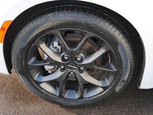 Used 2024 Chrysler Pacifica Touring-L w/ Uconnect Theater Family Group image 15