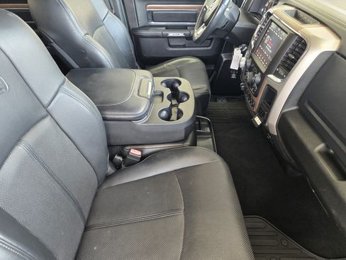 Used 2018 RAM 1500 Laramie AWD/4WD image 10