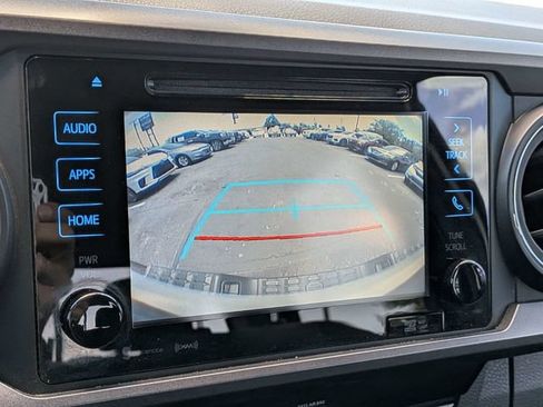 Used 2018 Toyota Tacoma TRD Off-Road AWD/4WD image 21