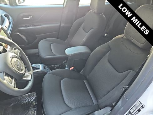 Used 2023 Jeep Renegade Latitude AWD/4WD image 14
