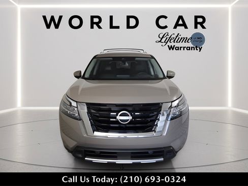 Used 2024 Nissan Pathfinder Platinum image 2