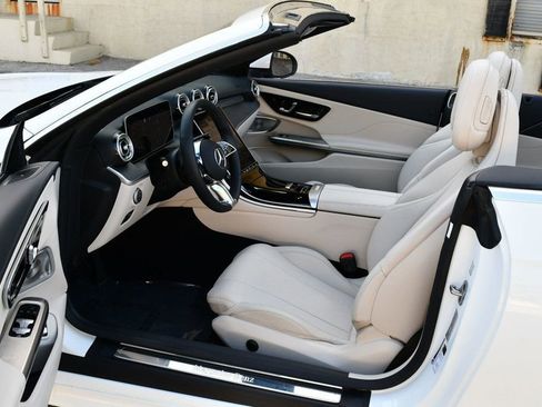 Used 2025 Mercedes-Benz CLE 300 4MATIC Cabriolet image 58