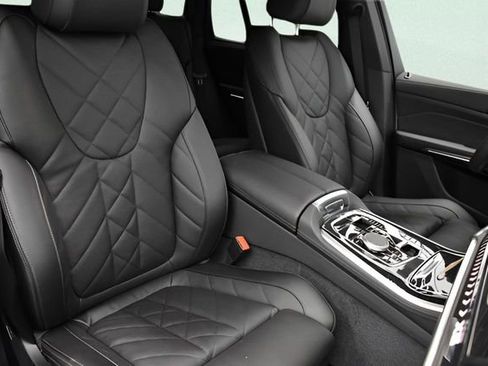 New 2026 BMW X5 xDrive40i w/ M Sport Package AWD/4WD image 6