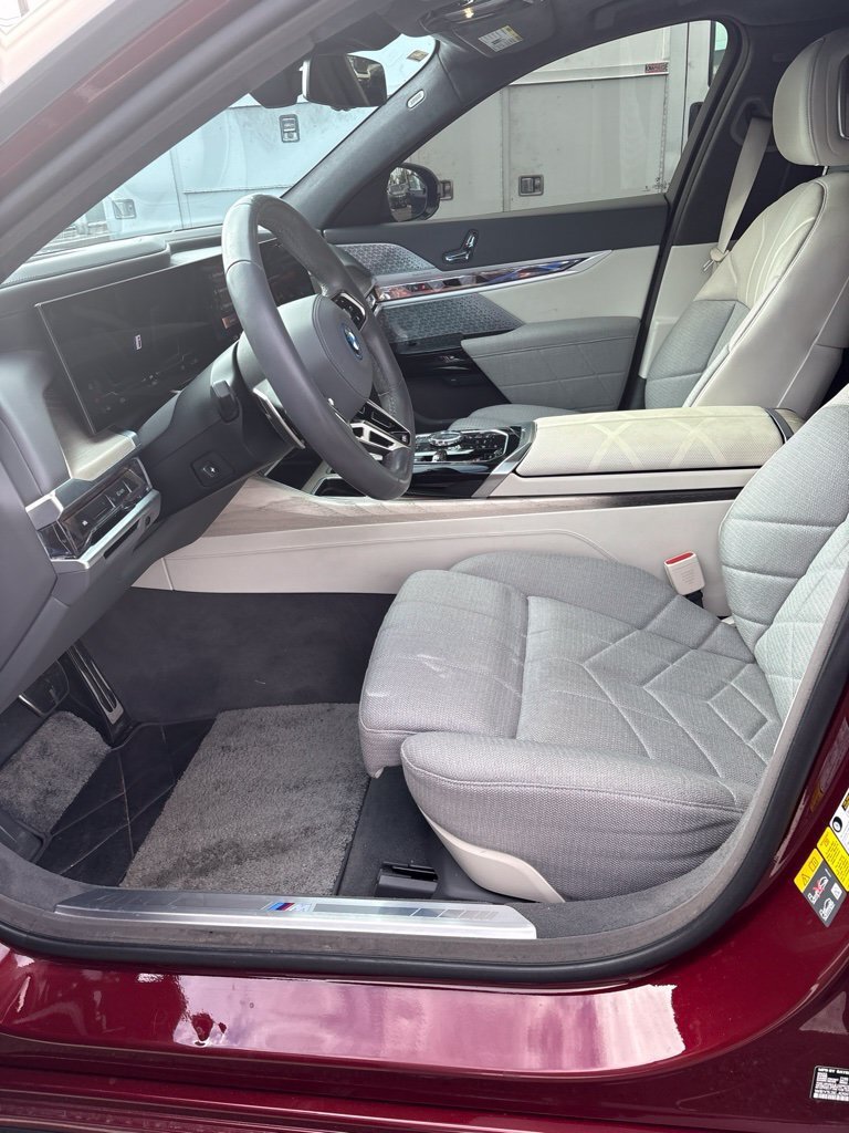 Certified 2023 BMW i7 xDrive60 AWD/4WD image 3