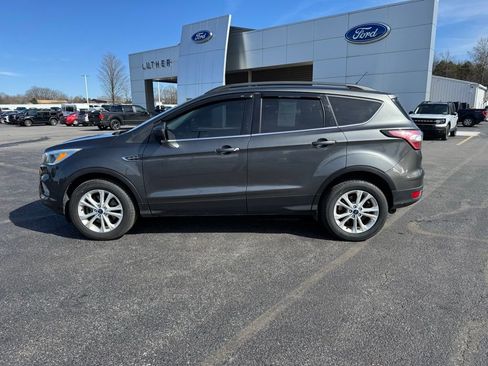Used 2018 Ford Escape SE image 2