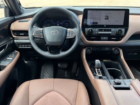 Used 2026 Toyota Grand Highlander AWD Hybrid image 11