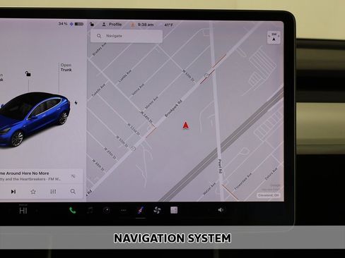Used 2019 Tesla Model 3 Standard Range Plus image 4
