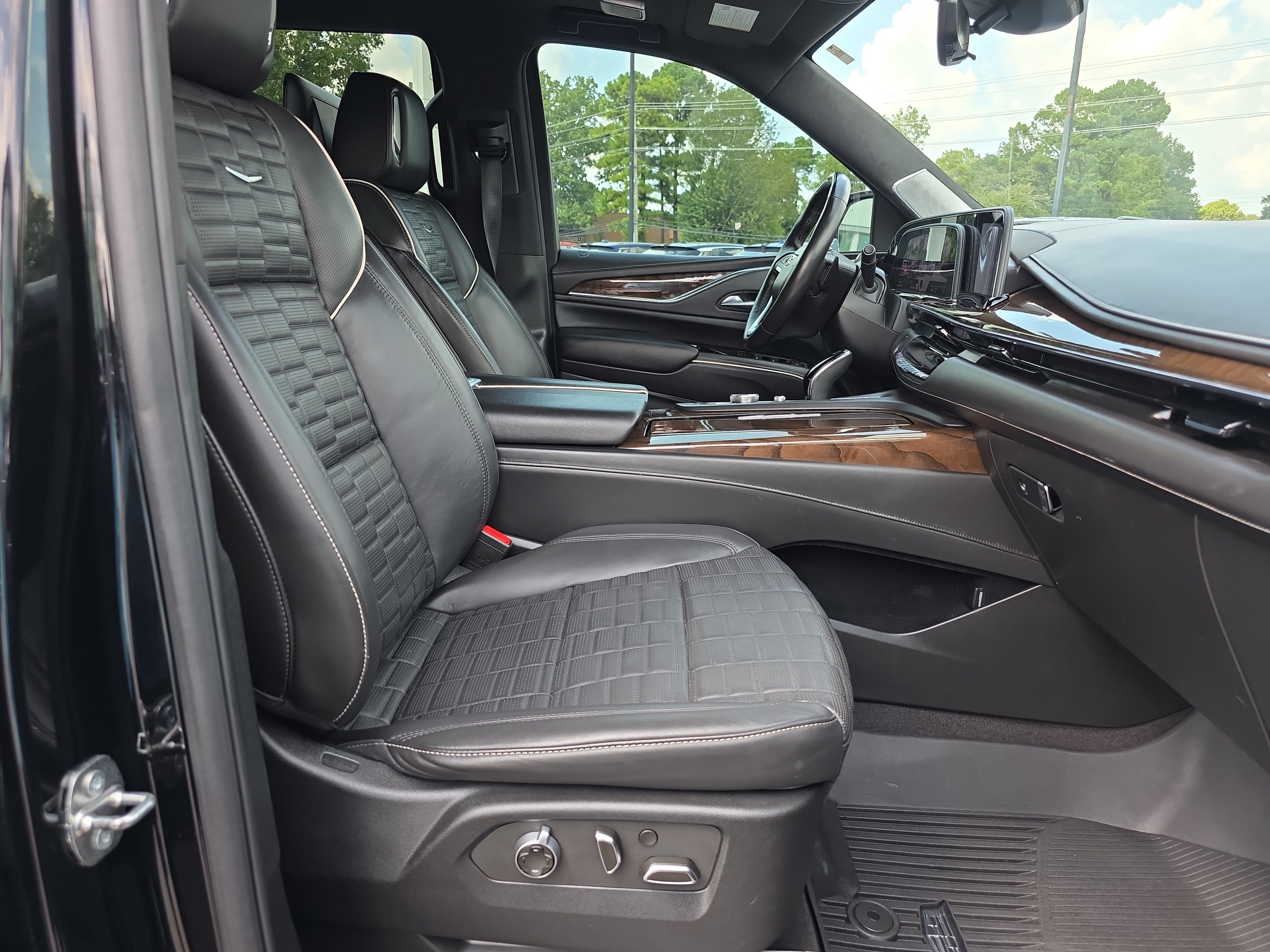Used 2024 Cadillac Escalade Sport Platinum AWD/4WD image 17