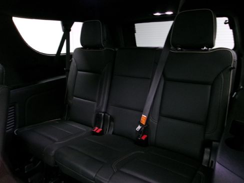 Used 2021 Chevrolet Suburban Premier w/ Premium Package image 12