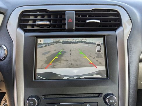 Used 2018 Ford Fusion SE w/ Fusion SE Technology Package image 25