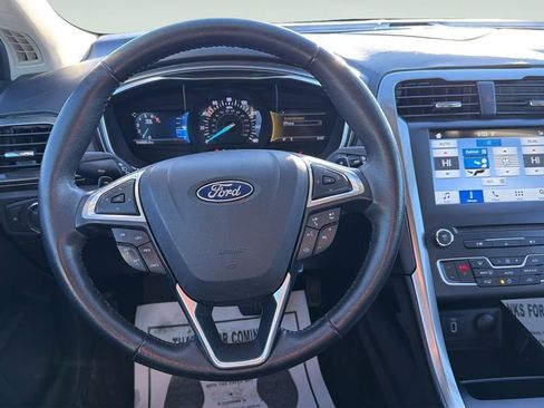 Used 2017 Ford Fusion SE w/ Fusion SE Technology Package image 13