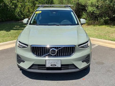 Used 2024 Volvo XC40 B5 Core AWD/4WD image 2