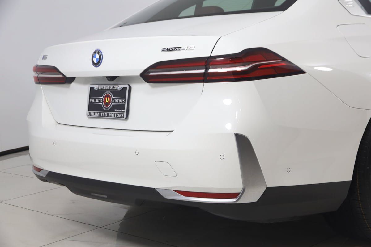 Used 2024 BMW i5 eDrive40i w/ Convenience Package RWD image 39
