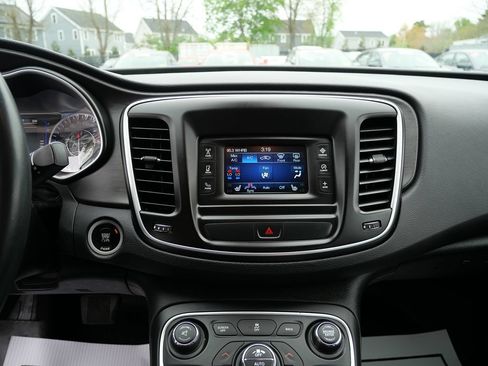 Used 2016 Chrysler 200 Limited w/ Convenience Group FWD image 13