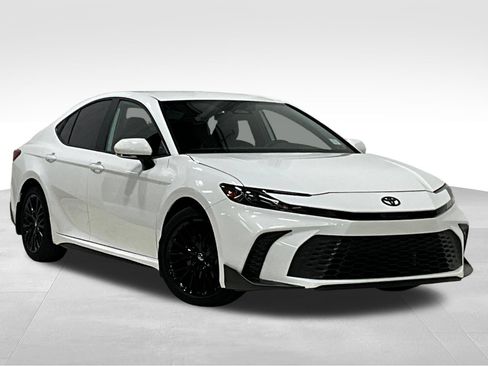 Used 2026 Toyota Camry SE FWD image 1